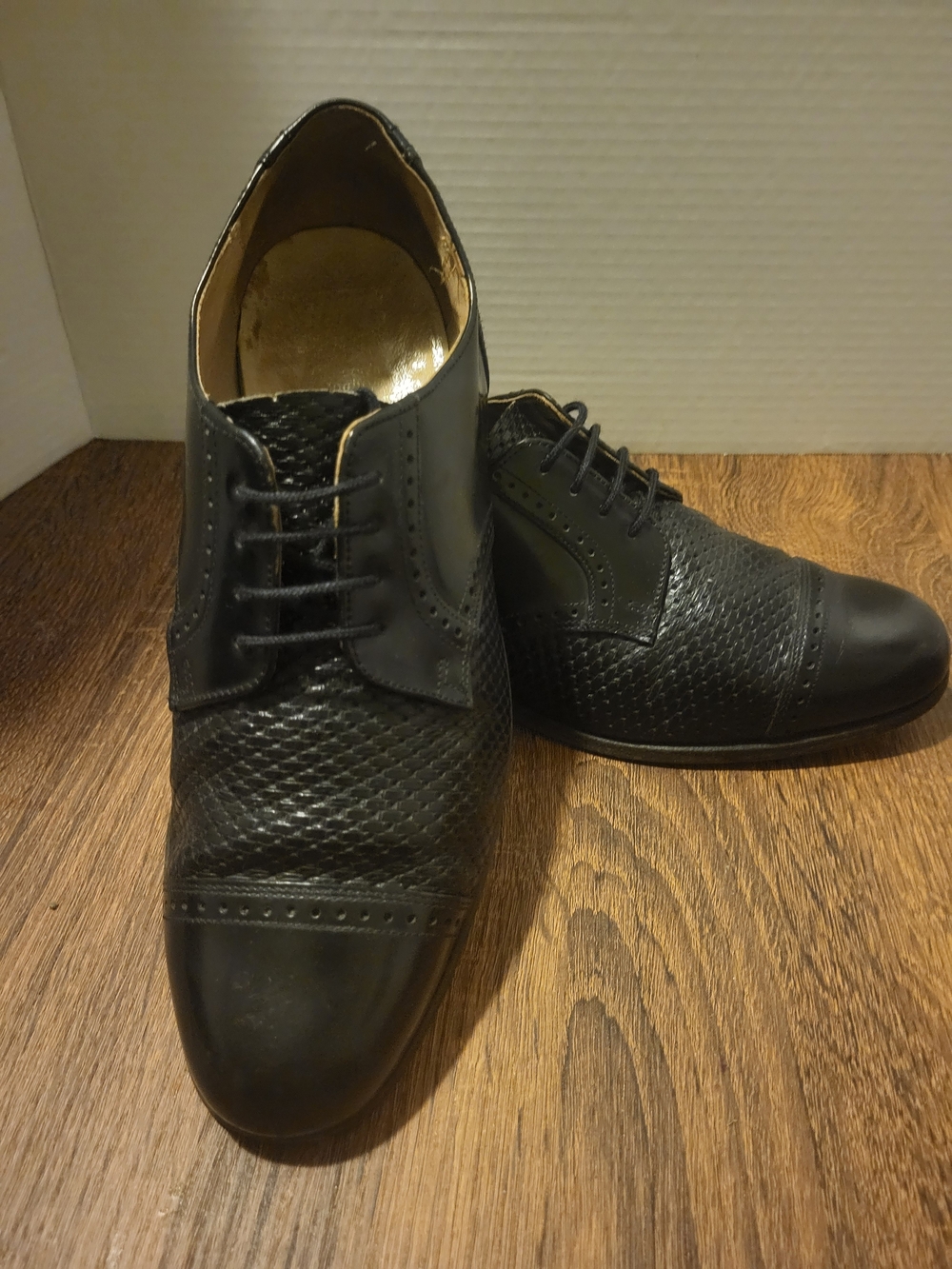 Hart Black Textured Cap-Toe Dress Shoes
